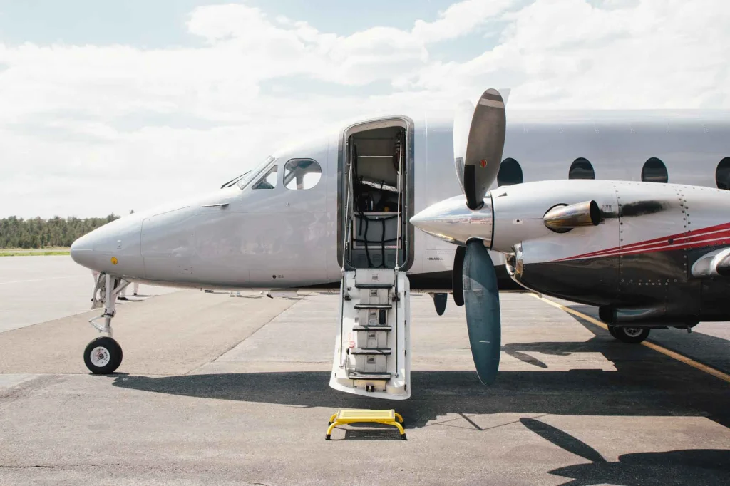 Einstieg in ein Flugzeug
